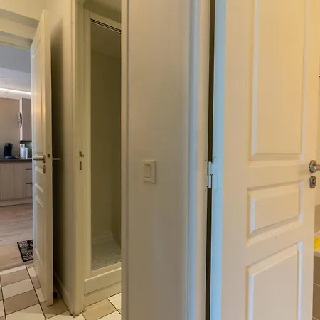 Beautiful Flat With Swimming Pool Tennis Court And Private Car Parking 264 *